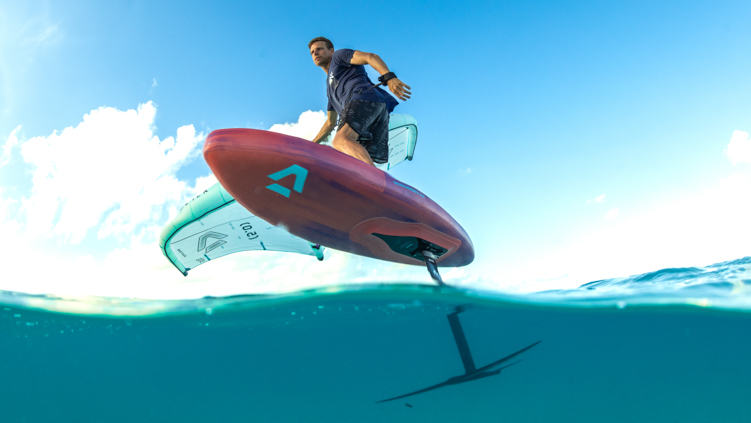 New inflatable foilings boards by Duotone: hello to the Downwinder Air and the Sky Air!